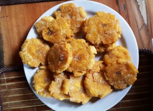 ecuadorian-food-patacones-and-green-plantain-chips