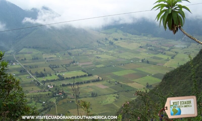Pululahua Crater in the Middle of the World in Quito by visitecuadorandsouthamerica© Cristina Pettersen Carpio Tobar (7)