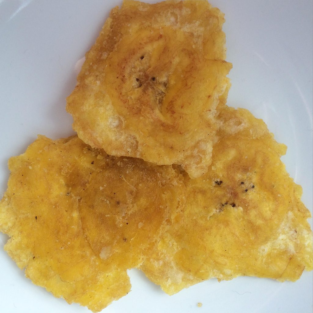 ecuadorian-food-patacones-and-green-plantain-chips