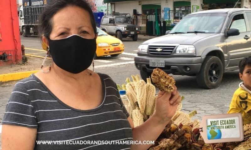 Ecuadorian Street Food choclos asados choclo con queso (1)