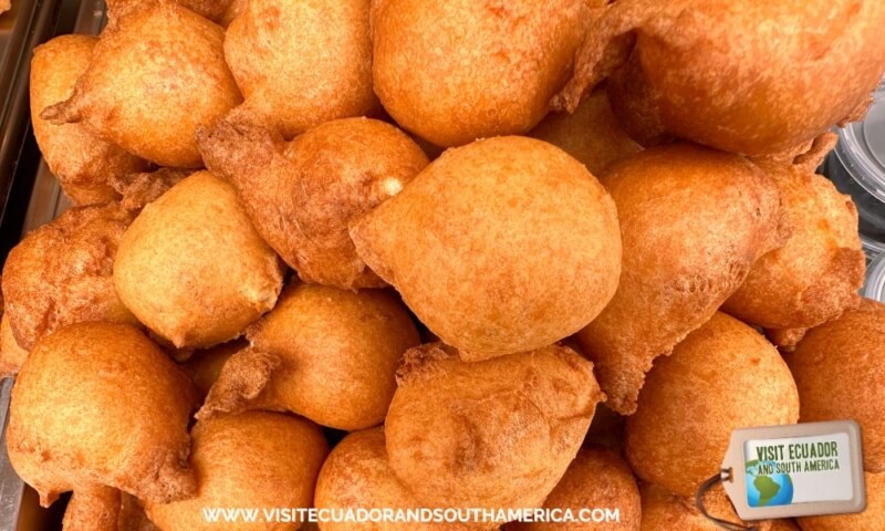 Traditional Ecuadorian buñuelos to taste during Christmas