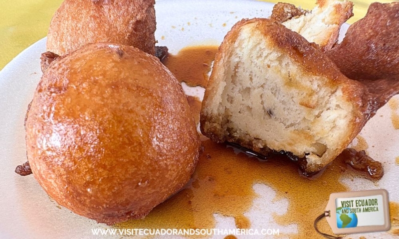 Traditional Ecuadorian buñuelos to taste during Christmas