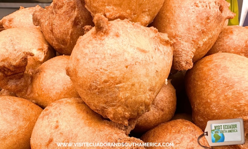 Traditional Ecuadorian buñuelos to taste during Christmas